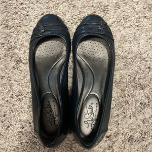 Life stride navy low wedge size 8.5